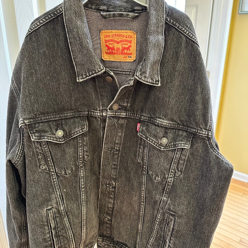 Men’s LEVI’S Denim Trucker Jacket Color Black Size XXL - Lightly Used